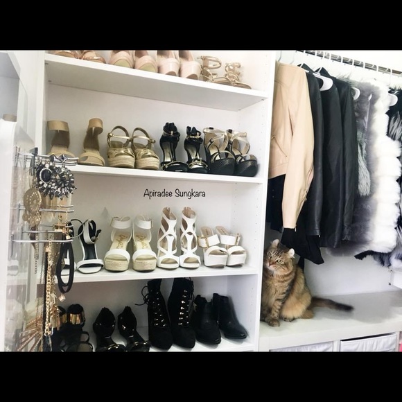 🛍 WELCOME TO MY CLOSET 🛍 - Picture 7 of 7